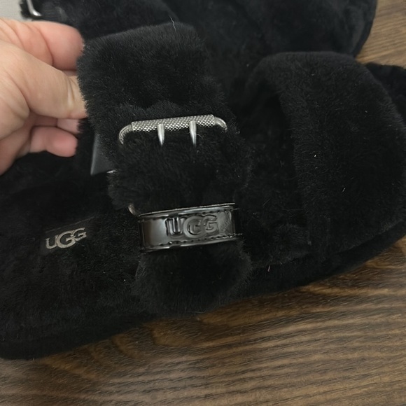 Ugg Fuzz Yeah Black Sandals - Picture 2 of 7